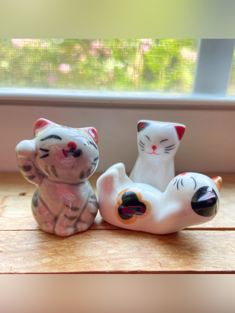 Vintage Mini Ceramic Lucky Cat Chopstick Rests Set of 3 Figurines (Maneki Neko)
